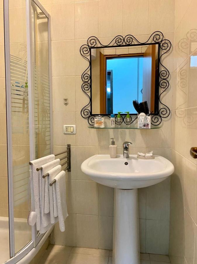 Chlo Apartment 1 Tirane Kültér fotó